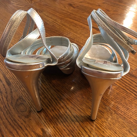 Dyeables Silver & Glitter Strapped High Heels - Picture 3 of 3